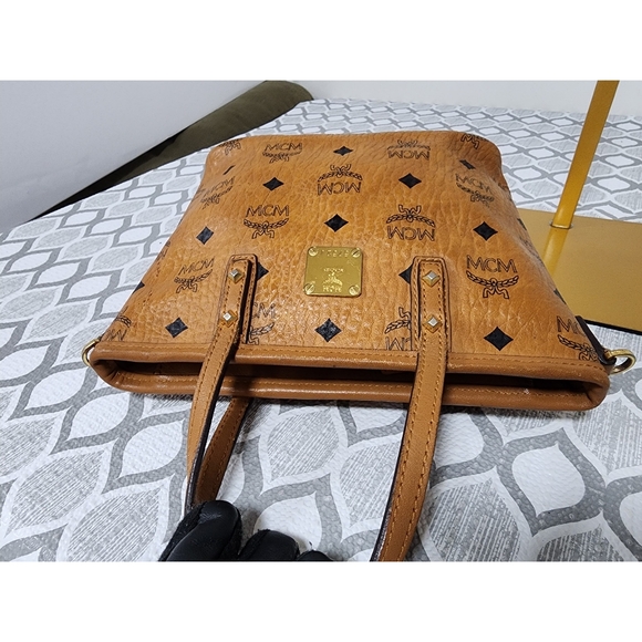 MCM ANYA TOP ZIP MINI SHOPPER BAG COGNAC - Picture 12 of 15